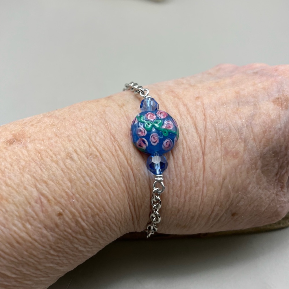 Chic Silver Tone and Blue Lampwork Beaded Bracelet -Pink Floral Art Glass - Picture 2 of 4